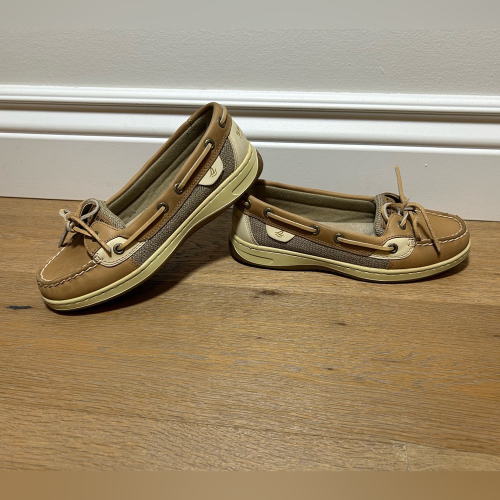 Women’s 6.5 Sperry slip on shoes